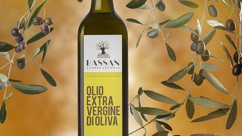 Olio extravergine d’oliva, cultivar taggiasca. E’ un olio ricavato dalla molitura di olive appartenenti alla sola cultivar taggiasca. A tavola è indicato per accompagnare i piatti che esprimono sensazioni delicate come le verdure f